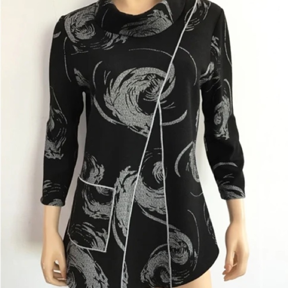 Radzoli Swirl Tunic Top Black White Asymmetrical 3/4 Sleeve‎ Size Medium